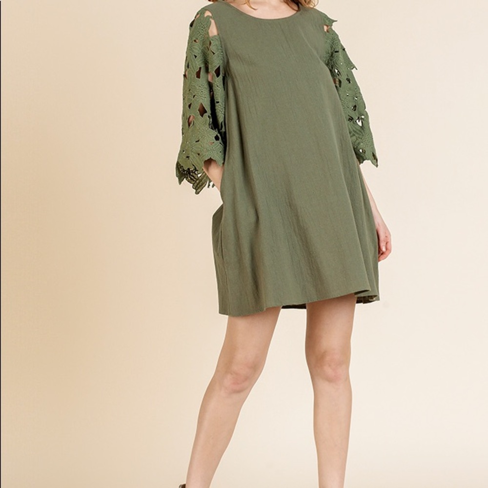 Umgee lace appliqué bell sleeve dress in green NWT - Picture 2 of 6